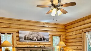 5 bedrooms, iron/ironing board, WiFi (free), bed sheets - Dorcas "GOLF" Getaway (Tobermory)