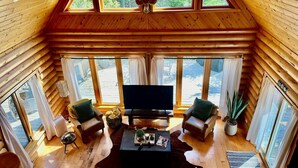 Living area - Dorcas "GOLF" Getaway (Tobermory)