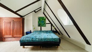 2 bedrooms, iron/ironing board, travel crib, free WiFi