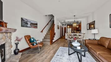 Casa geminada, 2 quartos | Área de estar | Serviços de streaming
