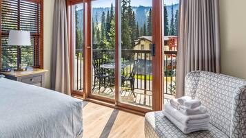 Townhome, 2 Bedrooms | 2 bedrooms, iron/ironing board, free WiFi