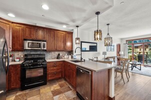 Townhome, 2 Bedrooms | Private kitchen | Fridge, oven, coffee/tea maker, toaster