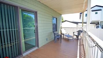 Condo, 2 Bedrooms | Property grounds