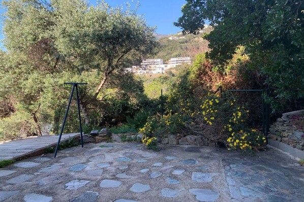 Property grounds - Appartement Climatisé, RDC Villa, Avec Jardin Arboré. Proche Centre Ville Bastia (Ville-di-Pietrabugno)