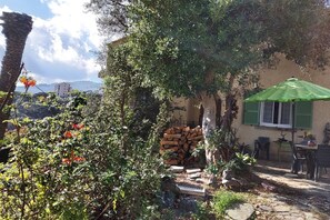 屋外ダイニングエリア