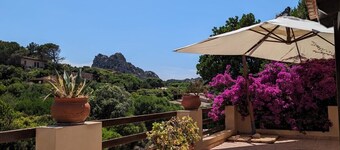 Ferienhaus in Ruhiger Lage mit Riesiger Terrasse mit 2 Schlaf- und 2 Badezimmern