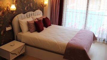 Egyptian cotton sheets, premium bedding, laptop workspace, free WiFi