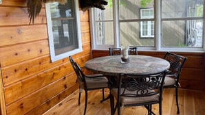 Dining - Cozy Cabin with beautiful view of Lake Michigan. Pet Friendly (Rapid River)