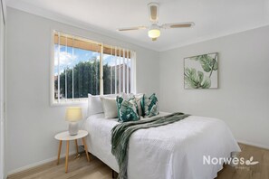 5 soverom, skrivebord, strykejern/-brett og wi-fi (inkludert)