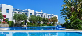 Sanders Paros Gardens