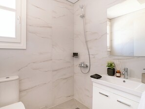 Bathroom - Sanders Paros Gardens (Paros)