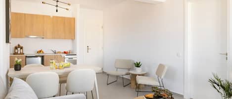 Departamento, 1 habitación, balcón, vista al jardín | Sala de estar
