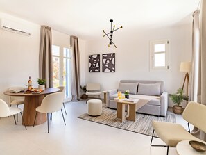 Appartement, 1 chambre, patio | Salle de séjour