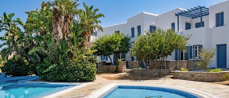 Huoneisto, 1 makuuhuone, patio | Uima-allas | Ulkouima-allas