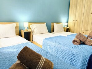 3 عدّة غرف نوم ومكواة/لوح كي وواي فاي وملاءات أسرّة