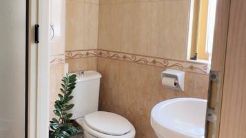 Toallas, jabón, papel higiénico