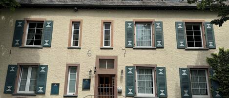 Fachada de la propiedad