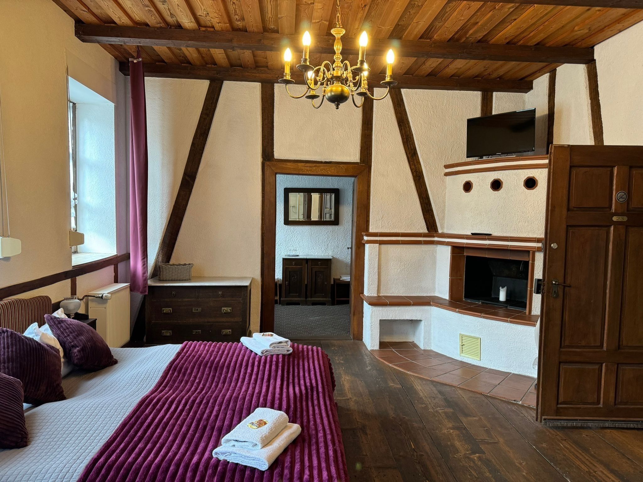Comfort-Dreibettzimmer, Stadtblick | Wohnbereich