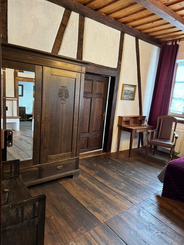 Comfort Triple Room, City View | Living area - Schloss Hotel Kastellaun (Kastellaun)