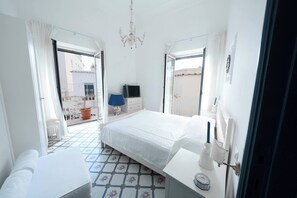 4 bedrooms, iron/ironing board, free WiFi, bed sheets - Cocor Capri by Elite Villas (Capri)