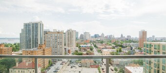 Luxury Studio Apt Near Brady St with Balcony and Lake View