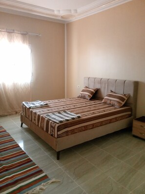 4 bedrooms, iron/ironing board, WiFi