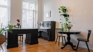 Apartamento, 2 quartos, varanda, vista para a cidade | Área de estar