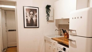 Apartamento, 2 quartos, varanda, vista para a cidade | Parte interna