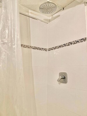 Apartment, 2 Bedrooms, Patio, City View | Bathroom - Artistic Altbau Apartment (Berlin)