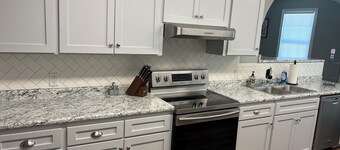 Super Cozy Cottage is updated, fully stocked and close to Downtown Thomasville!
