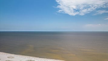 Chaise longue, serviettes de plage