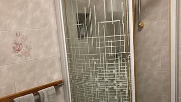 House, 2 Bedrooms, Smoking, Balcony | Bathroom