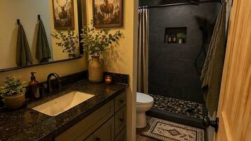 Assecador de cabells, tovalloles i paper higiènic