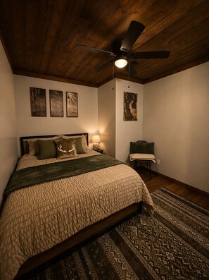 3 bedrooms, iron/ironing board, WiFi, bed sheets - Country home close to fair and casino!  (Carthage)