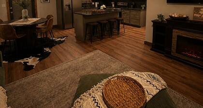 Country home close to fair and casino!