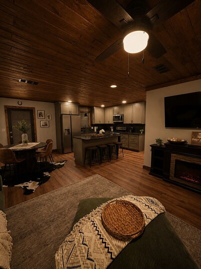 Country home close to fair and casino!