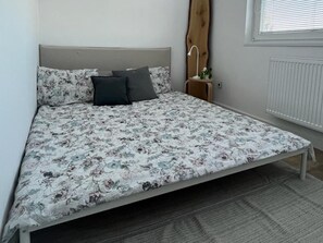 2 bedrooms, WiFi, bed sheets