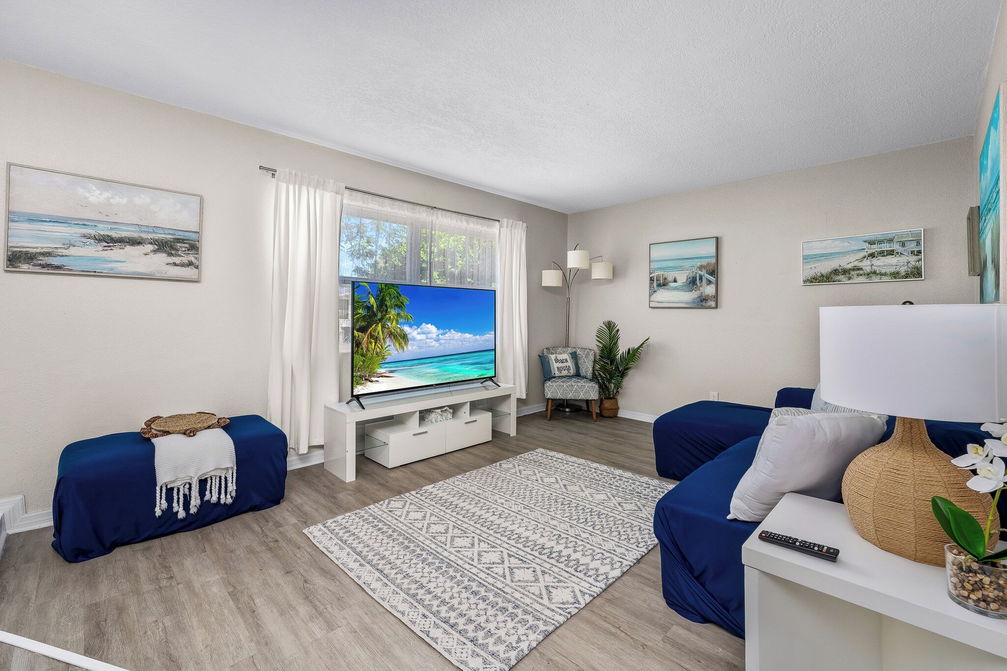 Laid Back Beach Retreat - 2MI from Beach - Entire Home - Pet Friendly!
