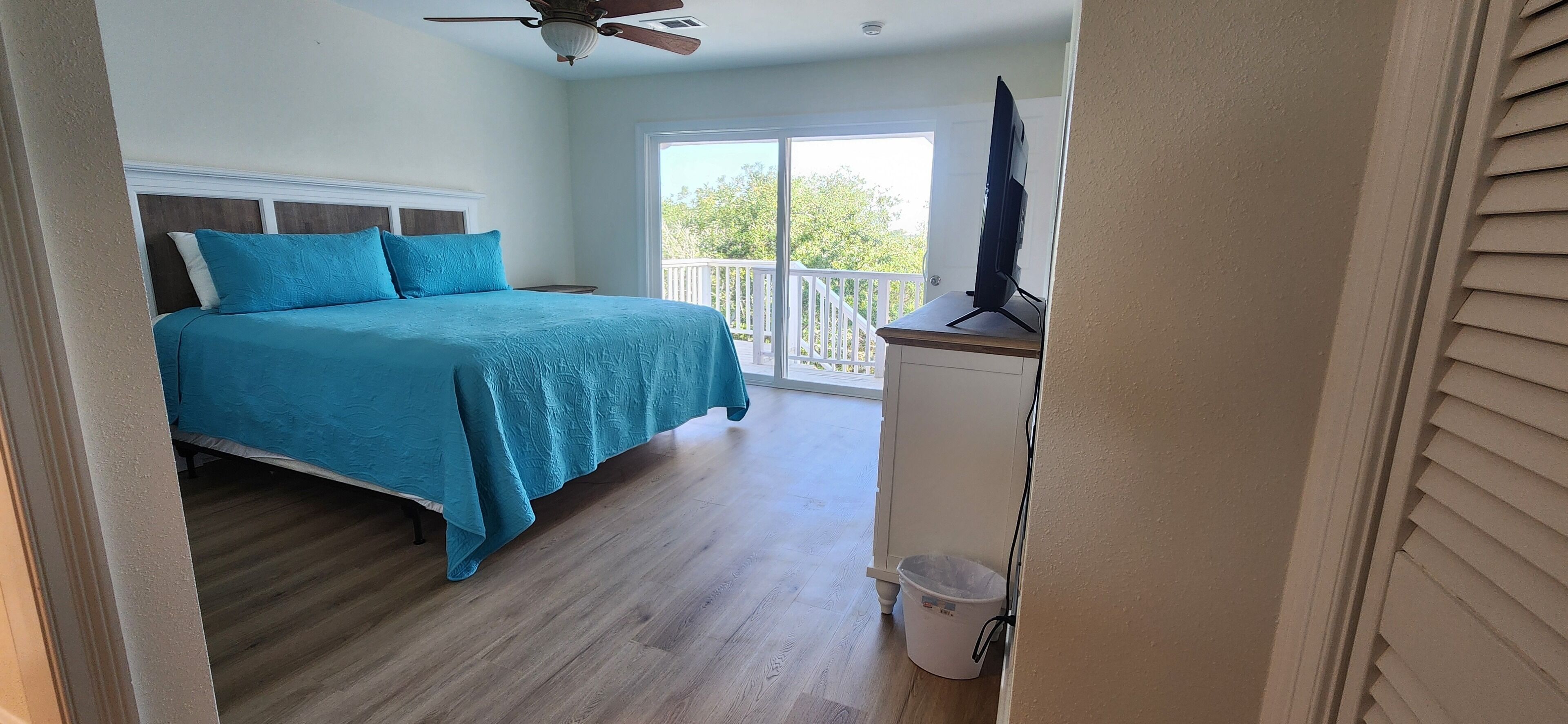 4 عدّة غرف نوم ومكواة/لوح كي وواي فاي مجانًا وملاءات أسرّة