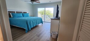 4 室のベッドルーム、アイロン / アイロン台、WiFi (無料)、ベッドシーツ