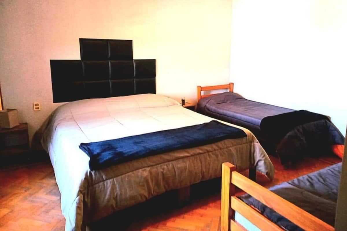 Deluxe suite, uitzicht op tuin | 1 slaapkamer, een strijkplank/strijkijzer, gratis wifi