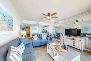 TV - Rated Dropped Direct Beach Front. Heated Pool/Hot Tub & Gym. (DESTIN)