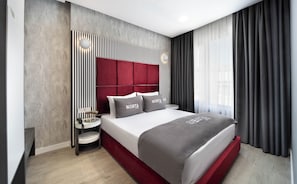 Suite Familiale, 1 grand lit et 1 canapé-lit | Literie de qualité supérieure, minibar, décoration personnalisée, bureau