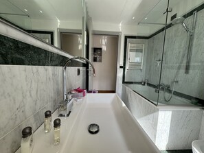 Sèche-cheveux, bidet
