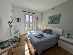 2 makuuhuonetta, silitysrauta/-lauta, ilmainen Wi-Fi