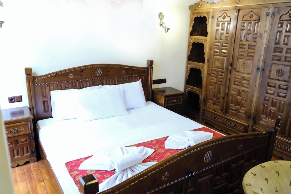 In-room safe, desk, laptop workspace, soundproofing