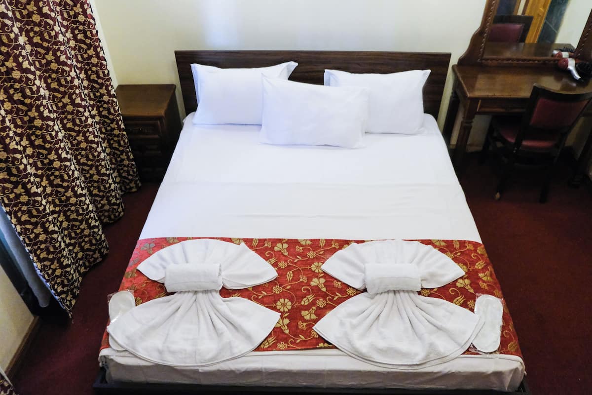 In-room safe, desk, laptop workspace, soundproofing