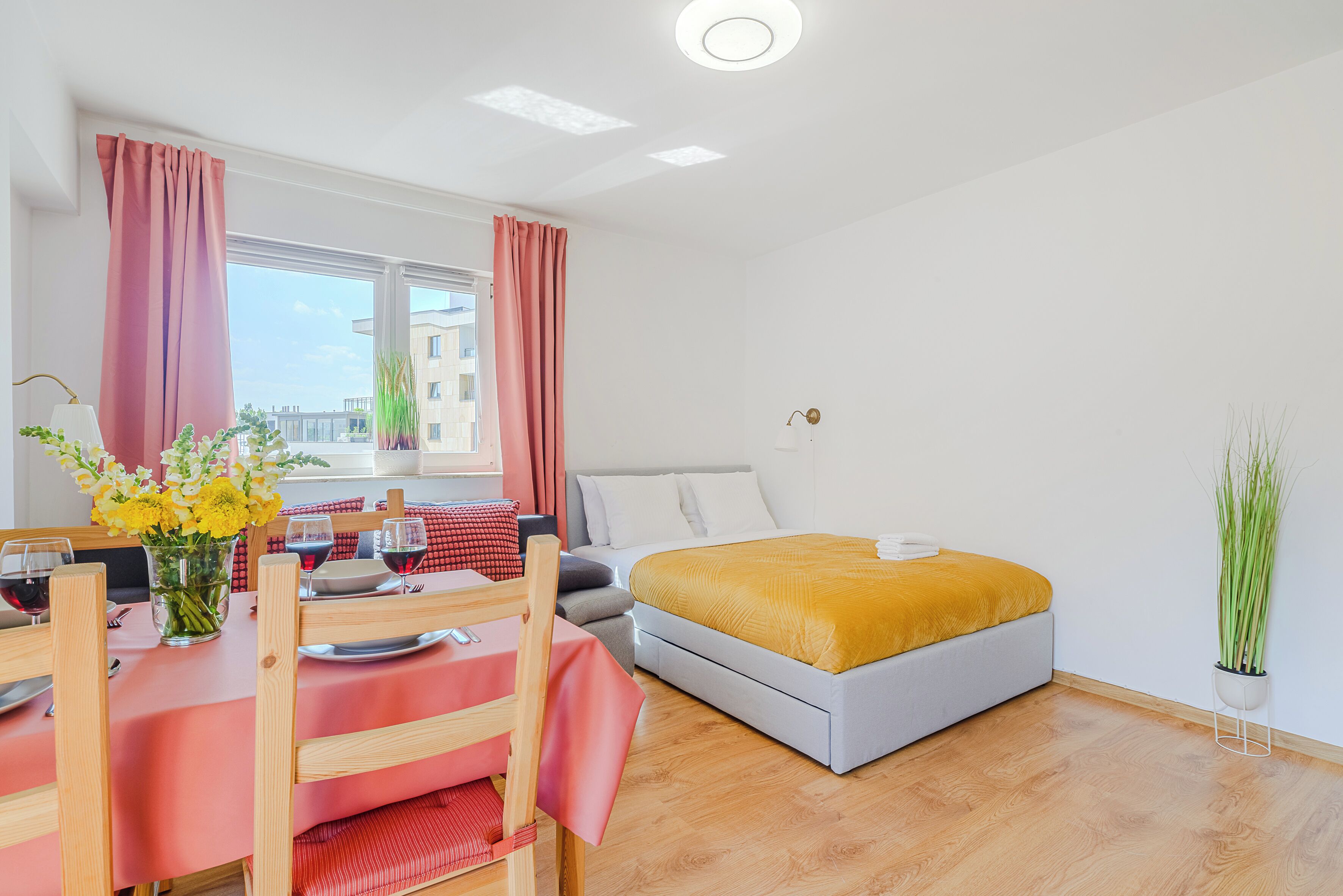 2 habitaciones, decoración personalizada y muebles diferentes 
