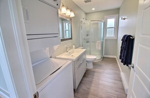 Chaumière exécutive, 3 chambres | Salle de bain | Articles de toilette (gratuits), séchoir à cheveux, serviettes fournies