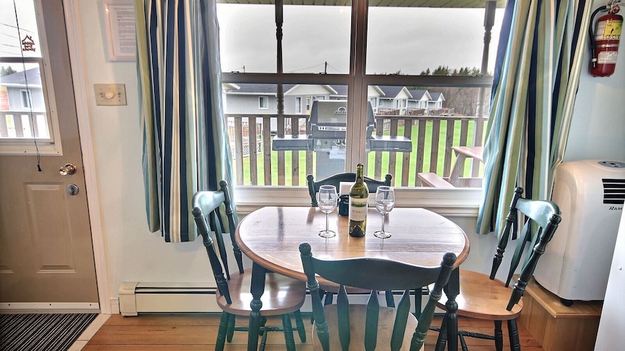 Cavendish Bosom Buddies Cottage Resort